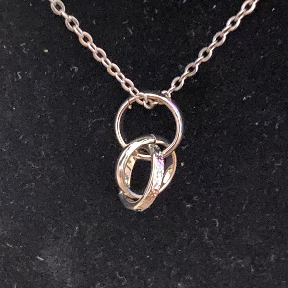 Interlocking Circle Three Ring Pendant Necklace for Women Dainty 18K Gold Plated - Picture 5 of 6